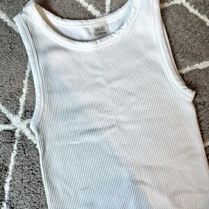 Aritizia Sunday Best SINCHSEAMLESS white ribbed tank